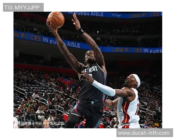 活塞队十连胜：杜伦31+15闪烁全场